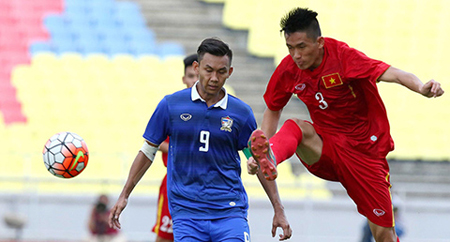 U19 Việt Nam (đỏ) có chiến thắng thuyết phục trước U19 Thái Lan.